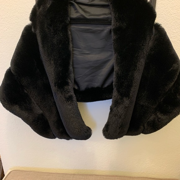 Black Faux Fur - Picture 2 of 2